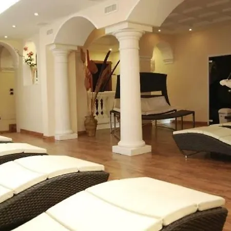 Gardasol Romantic 1 Vista 公寓式酒店 *